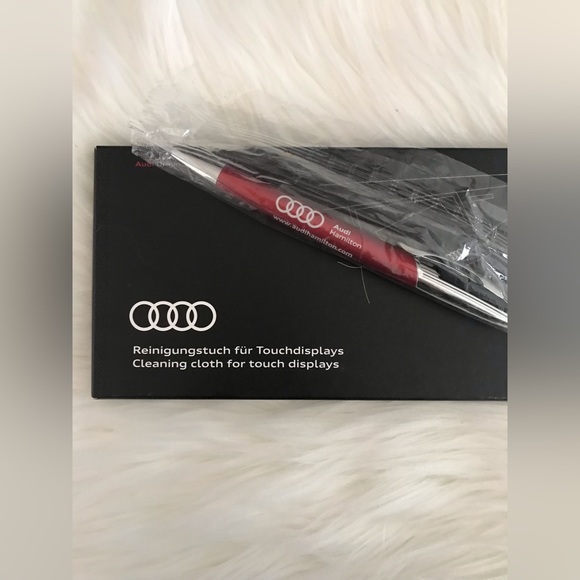 AUDI • High Quality Cleaning Cloth + Audi Pen - Picture 1 of 8